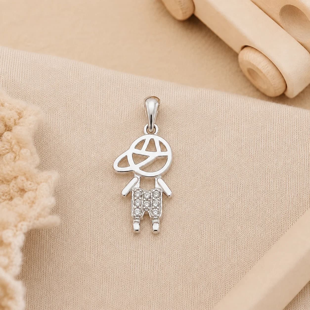 Dije Niño de Plata 925 con Cubics – Tesoro