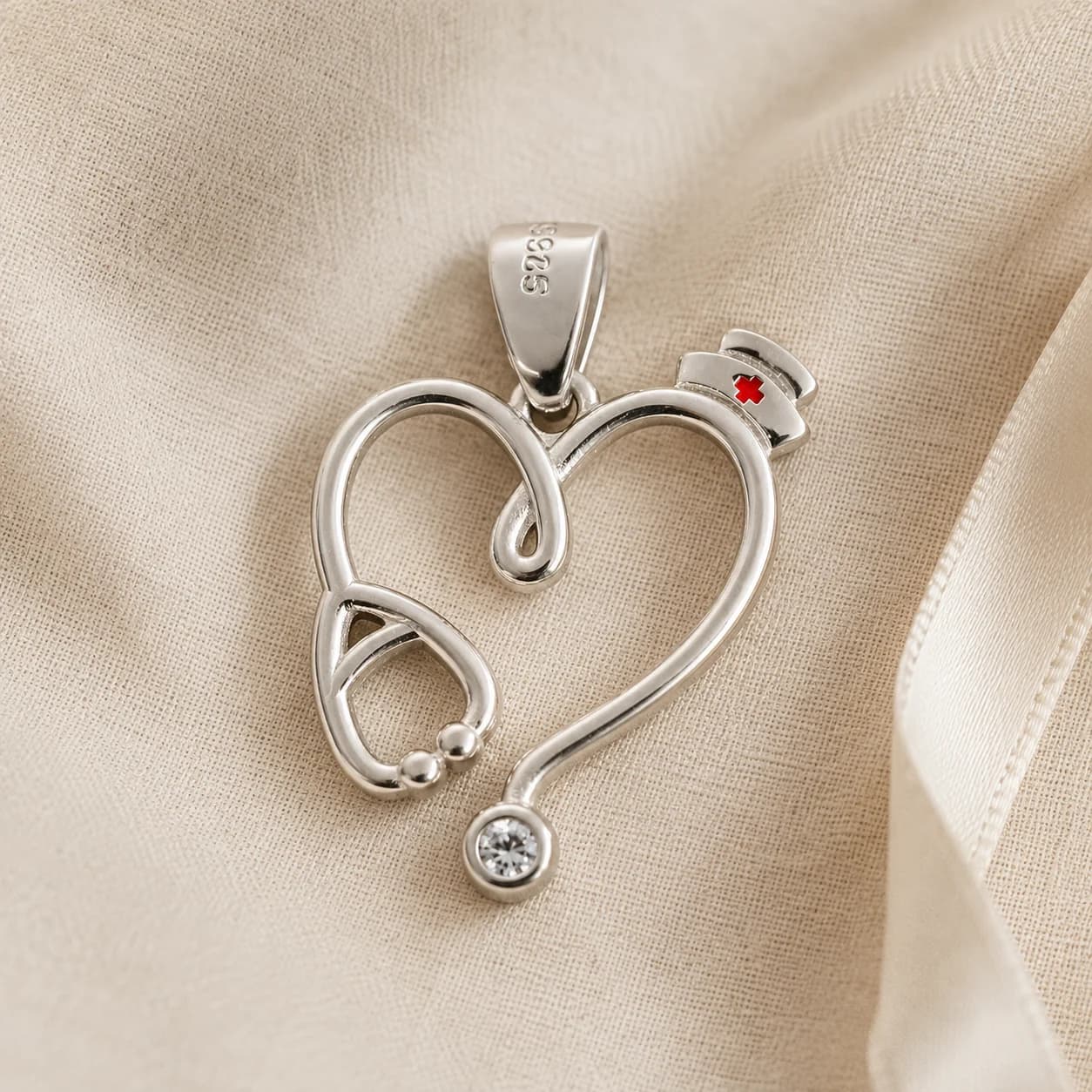 Dije Plata 925 Estetoscopio y Corazón – Enfermera