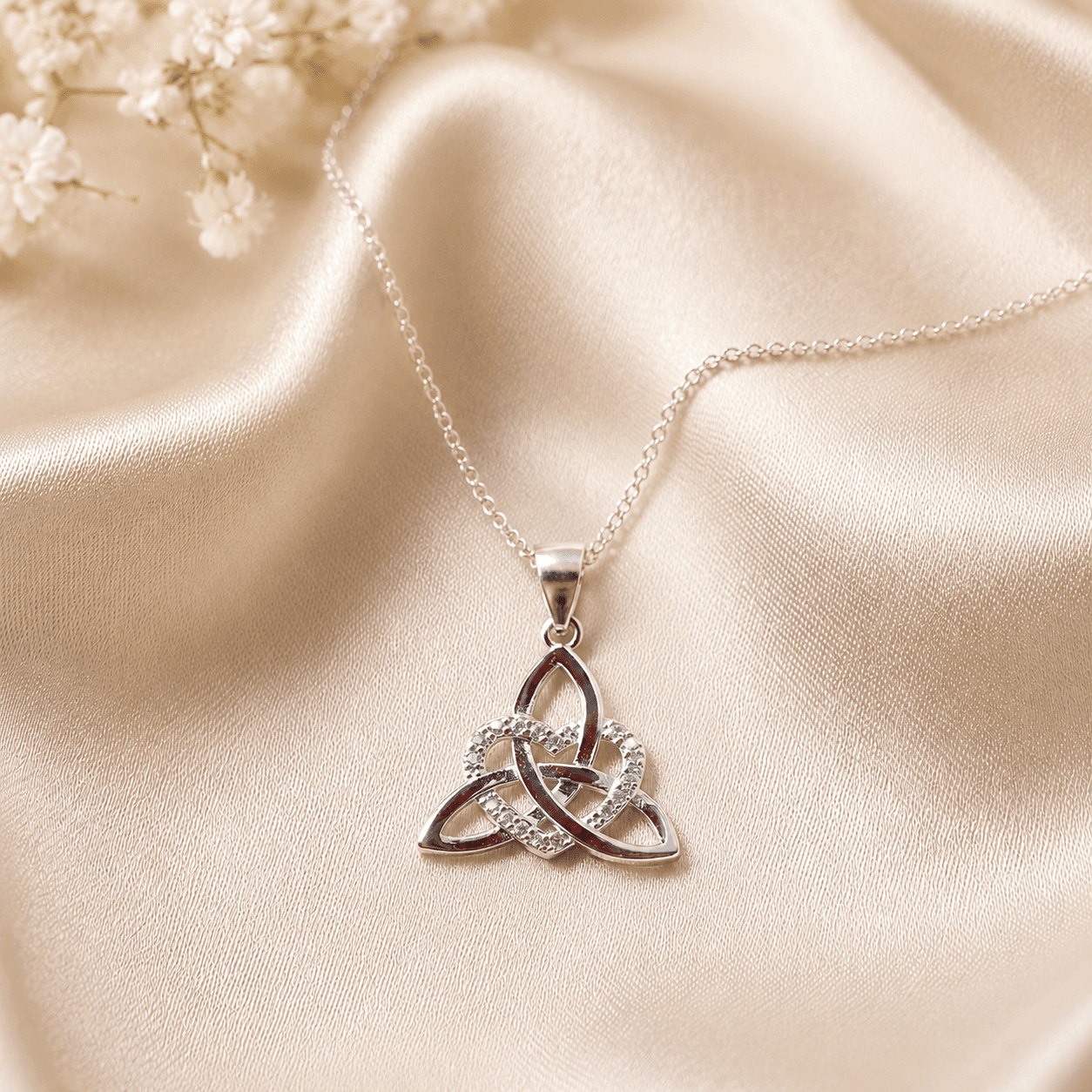 Collar de Plata 925 con Dije Nudo de Brujas – Nü