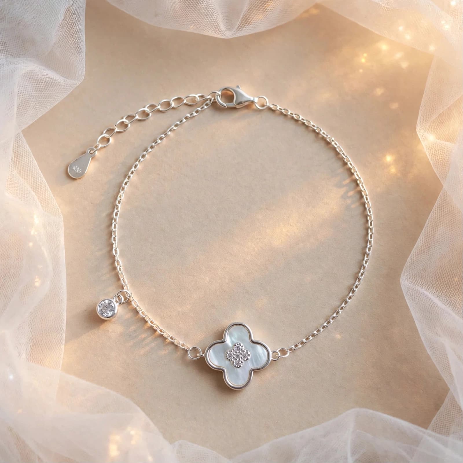 Pulsera de Plata 925 con Trébol de Nácar y Circonias – V Cliff