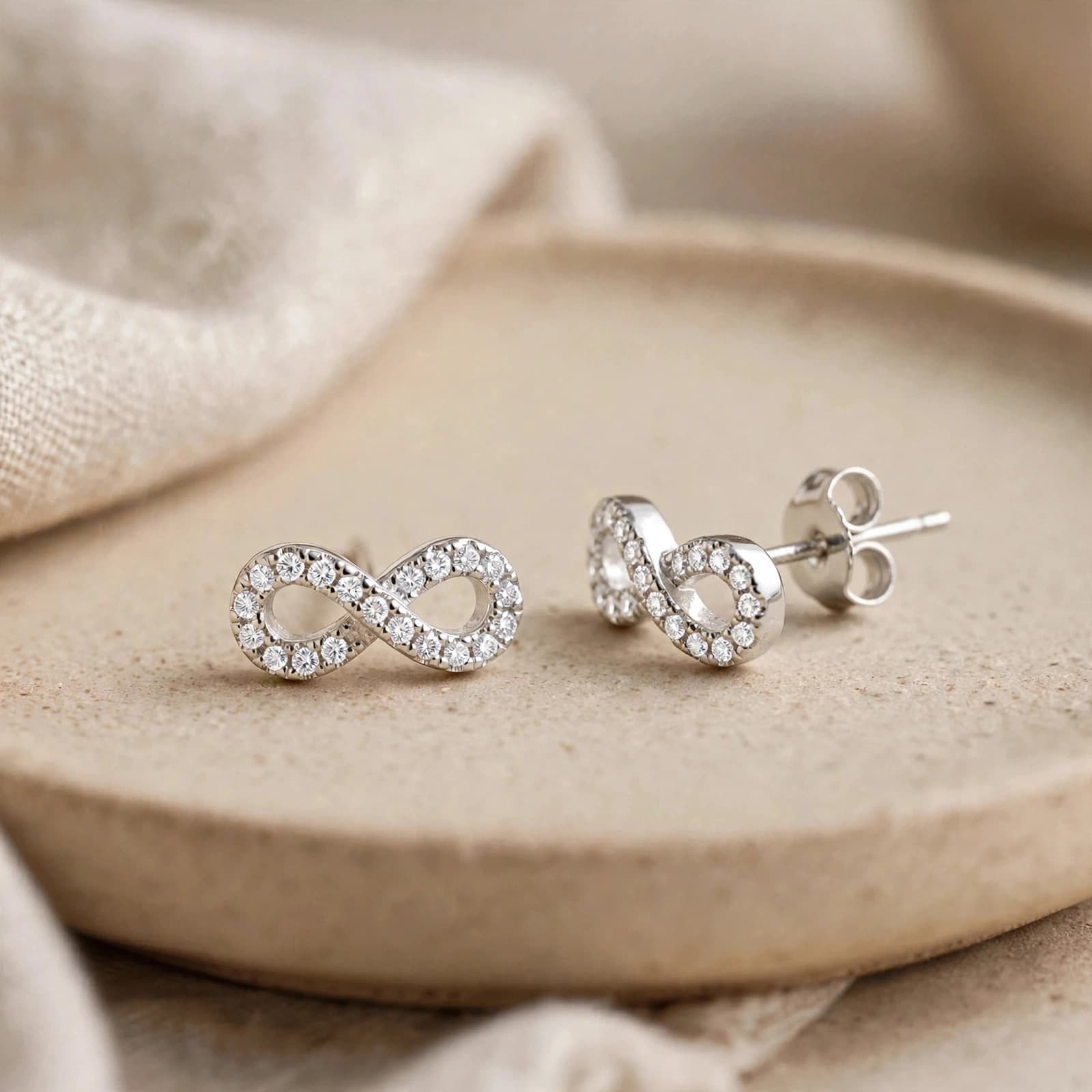 Aros Infinito de Plata 925 con Circonias – Eternia